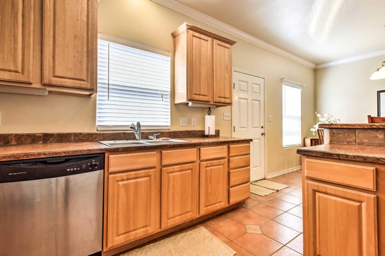 Waterfront Corpus Christi Townhome With Pool And Dock! Extérieur photo