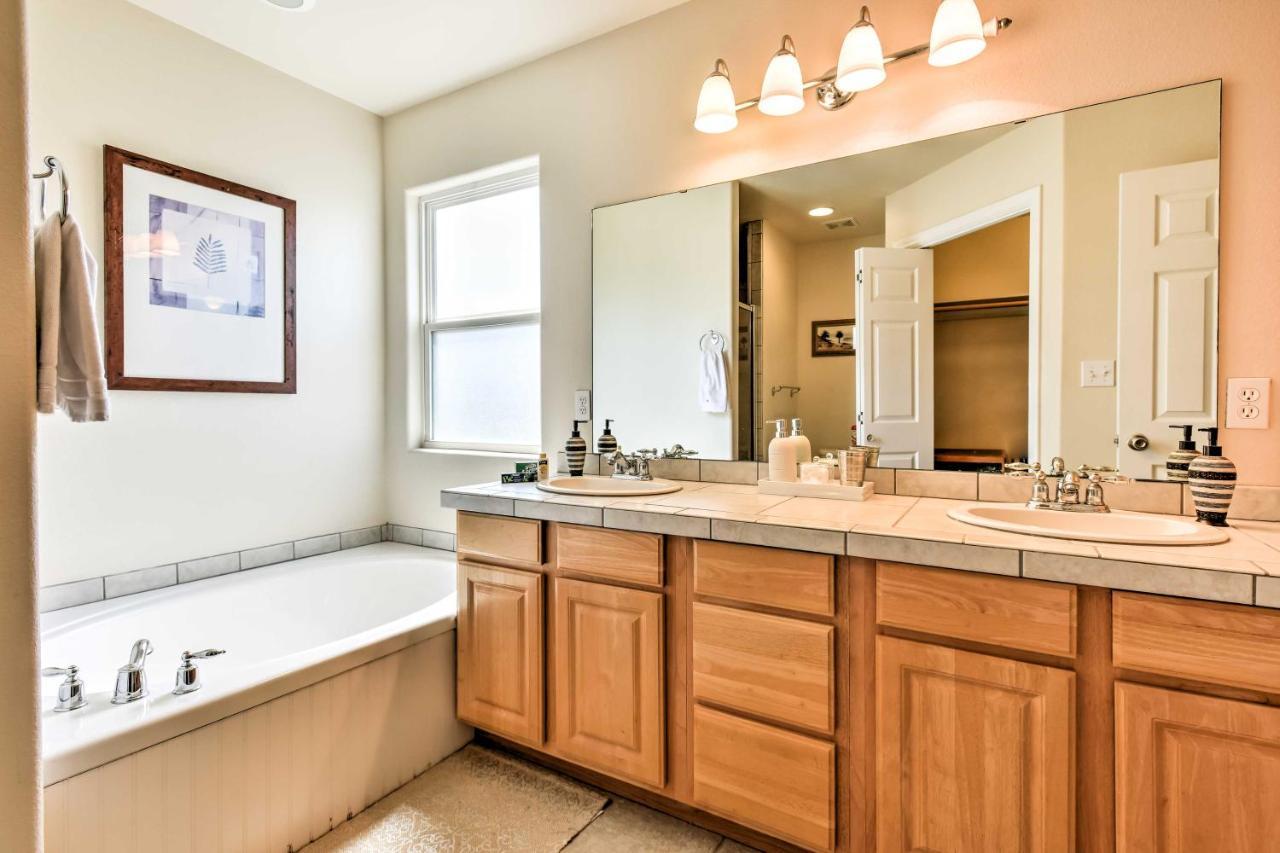 Waterfront Corpus Christi Townhome With Pool And Dock! Extérieur photo